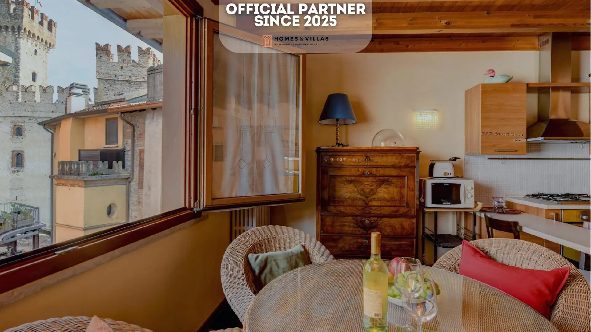 Desenzanoloft Official Partner Marriott Homes & Villas -Penthouse Never Say Never Sirmione Castle View Olaszország
