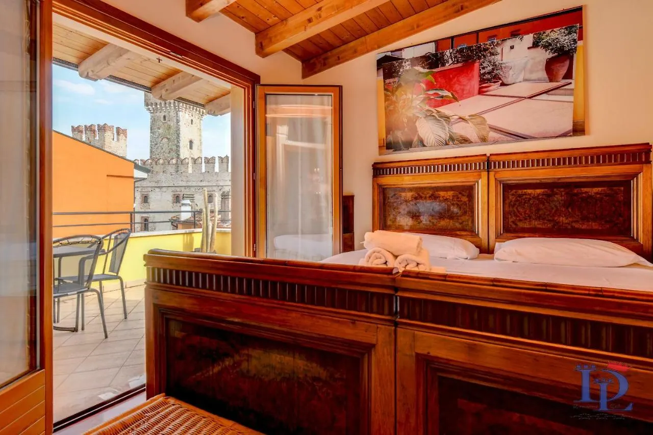 Desenzanoloft Official Partner Marriott Homes & Villas -Penthouse Never Say Never Sirmione Castle View 0*,  Italy