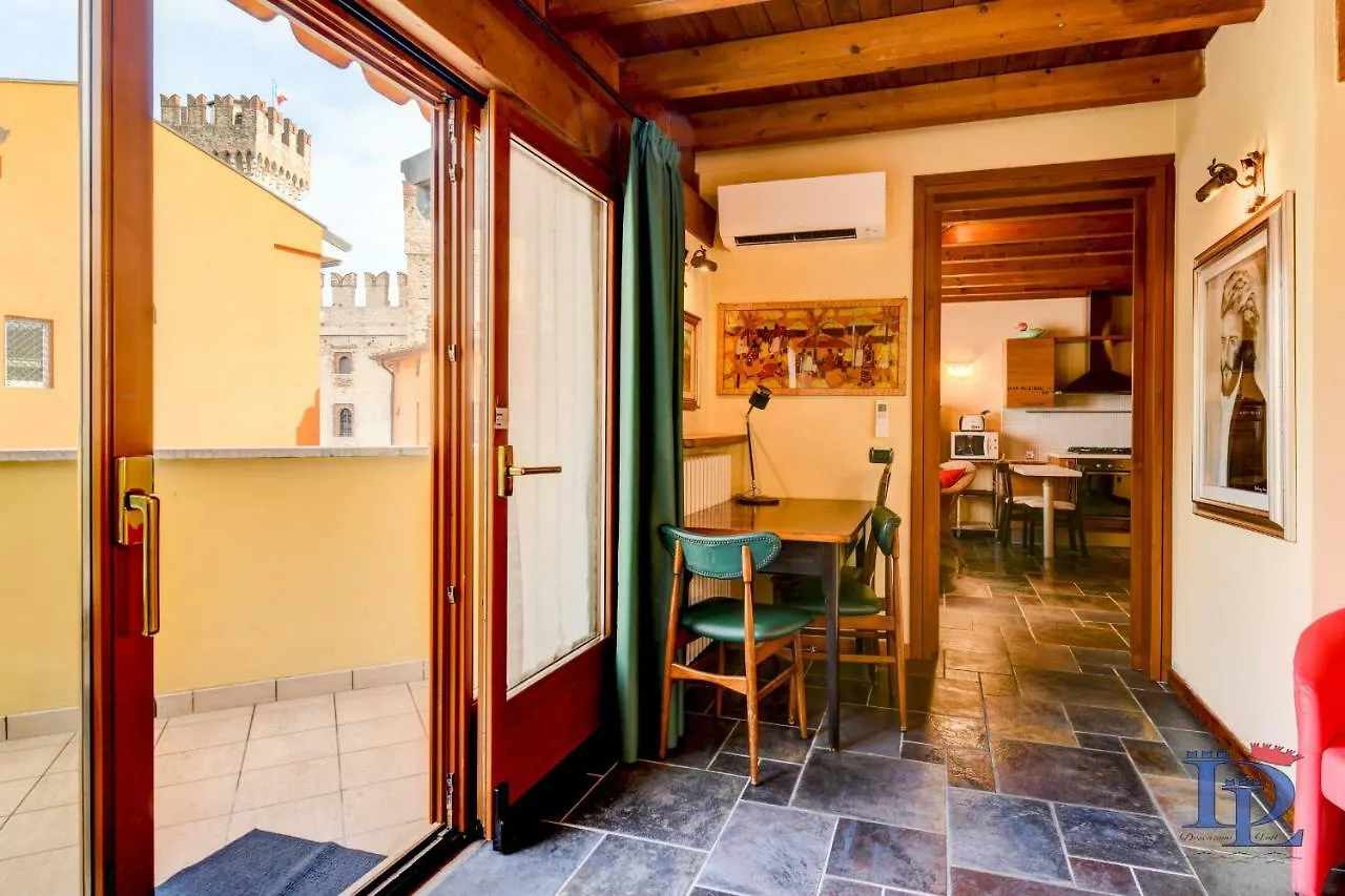 Apartment Desenzanoloft Official Partner Marriott Homes & Villas -Penthouse Never Say Never Sirmione Castle View