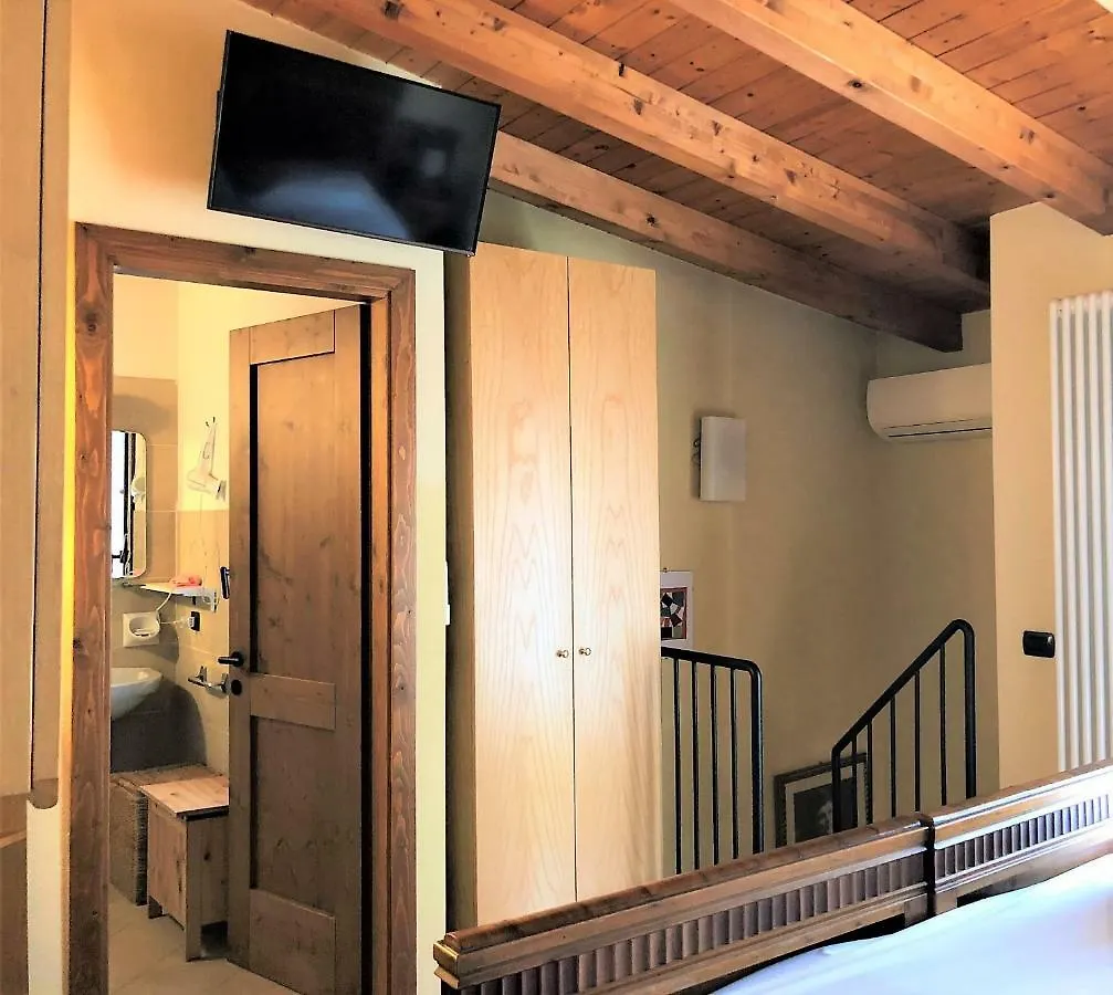 Desenzanoloft Official Partner Marriott Homes & Villas -Penthouse Never Say Never Sirmione Castle View Apartment